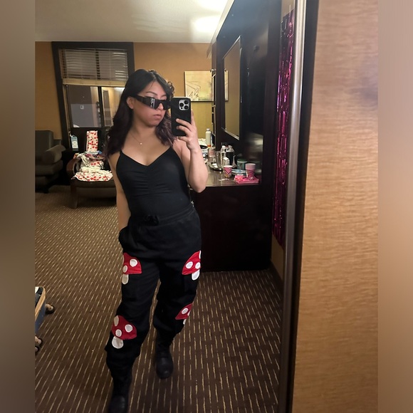 Iheartraves mushroom sweatspants - Picture 4 of 4